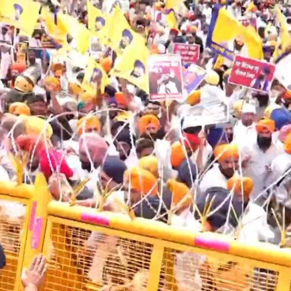 Chandigarh Protest: ਅੰਮ੍ਰਿਤਪਾਲ ਸਿੰਘ ਦੀ ਰਿਹਾਈ ਦੀ ਮੰਗ ਨੂੰ ਲੈ ਕੇ ਪ੍ਰਦਰਸ਼ਨ, ਚੰਡੀਗੜ੍ਹ-ਮੋਹਾਲੀ ਸਰਹੱਦ 'ਤੇ ਭਾਰੀ ਪੁਲਿਸ ਫੋਰਸ ਤਾਇਨਾਤ