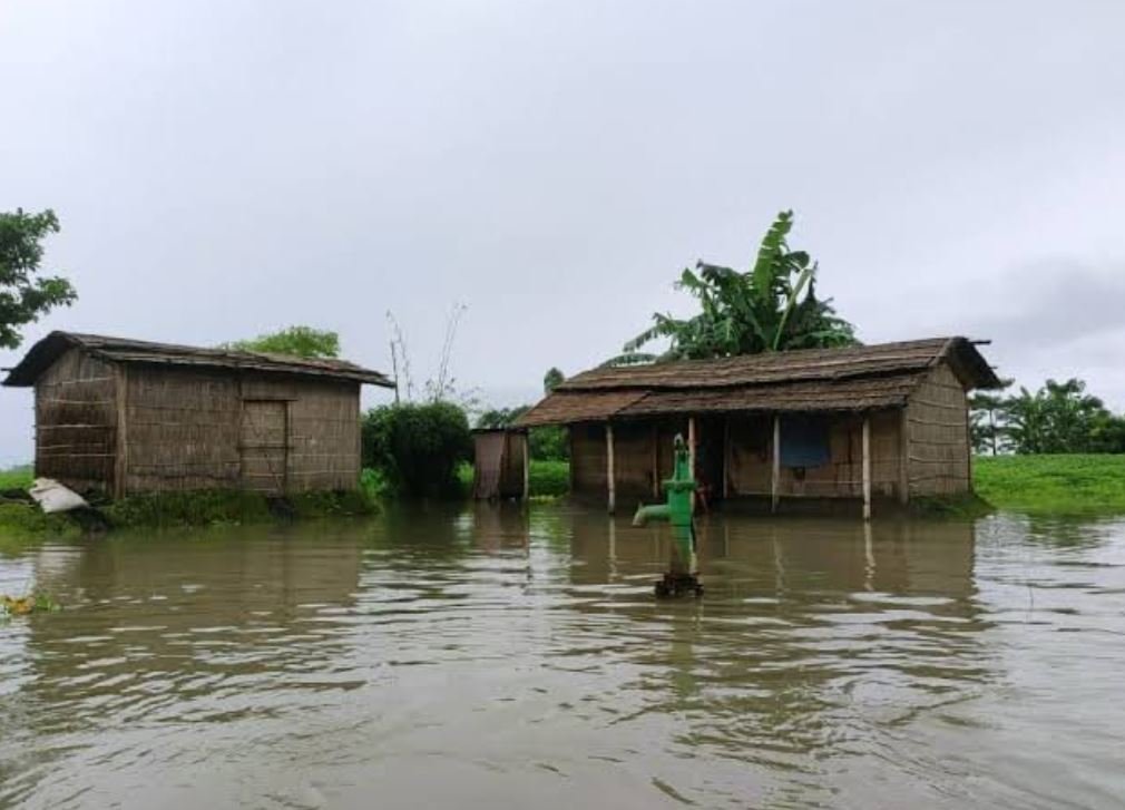 Assam Floods: 24 ਘੰਟਿਆਂ ਵਿੱਚ 10 ਹੋਰ ਲੋਕਾਂ ਦੀ ਮੌਤ, 6 ਲੱਖ ਤੋਂ ਵੱਧ ਲੋਕ ਹੜ੍ਹਾਂ ਤੋਂ ਪ੍ਰਭਾਵਿਤ; ਰਾਹਤ ਅਤੇ ਬਚਾਅ ਕਾਰਜ ਤੇਜ਼ 1 Assam Floods