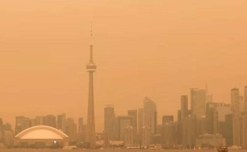 Canada Wildfires: ਜੰਗਲ ਦੀ ਅੱਗ ਦੇ ਧੂੰਏਂ ਨੇ ਟੋਰਾਂਟੋ ਦੀ ਹਵਾ ਨੂੰ ਬਣਾਇਆ ਜ਼ਹਿਰੀਲਾ, ਅਮਰੀਕਾ ਤੱਕ ਪਹੁੰਚਿਆ ਪ੍ਰਭਾਵ
