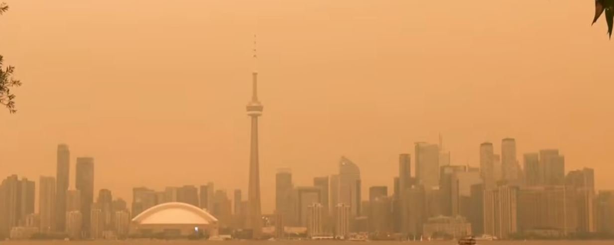Canada Wildfires: ਜੰਗਲ ਦੀ ਅੱਗ ਦੇ ਧੂੰਏਂ ਨੇ ਟੋਰਾਂਟੋ ਦੀ ਹਵਾ ਨੂੰ ਬਣਾਇਆ ਜ਼ਹਿਰੀਲਾ, ਅਮਰੀਕਾ ਤੱਕ ਪਹੁੰਚਿਆ ਪ੍ਰਭਾਵ 1 Canada Wildfires
