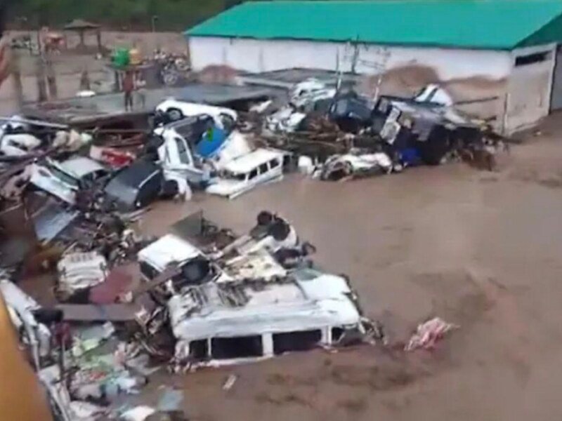 Flash Floods: ਜੰਮੂ-ਕਸ਼ਮੀਰ ‘ਚ ਕੁਦਰਤ ਦਾ ਕਹਿਰ! 10 ਦੀ ਮੌਤ, ਕਈ ਲਾਪਤਾ