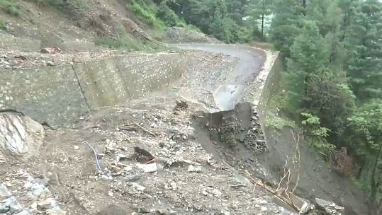 J&K Flash Floods: ਅਚਾਨਕ ਹੜ੍ਹਾਂ ਅਤੇ ਜ਼ਮੀਨ ਖਿਸਕਣ ਕਾਰਨ ਰਾਜੌਰੀ-ਪੂੰਛ ਨੂੰ ਜੋੜਨ ਵਾਲੀ ਮਹੱਤਵਪੂਰਨ BRO ਸੜਕ ਨੂੰ ਭਾਰੀ ਨੁਕਸਾਨ