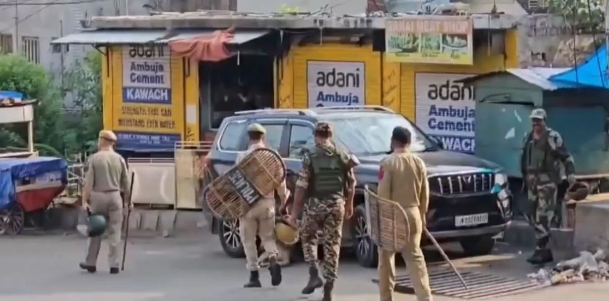 J&K Bhaderwah Firing: ਭੱਦਰਵਾਹ ਵਿੱਚ ਗੋਲੀਬਾਰੀ 'ਚ ਇੱਕ ਨਾਗਰਿਕ ਦੀ ਮੌਤ, 3 SOG ਜਵਾਨ ਜ਼ਖਮੀ; ਚਨਾਬ ਘਾਟੀ ਦੇ ਕਈ ਇਲਾਕਿਆਂ ਵਿੱਚ ਇੰਟਰਨੈੱਟ ਬੰਦ 1 J&K Bhaderwah Firing
