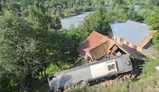 Jammu Kashmir Bus Accident: ਗੰਦਰਬਲ ਵਿੱਚ ਸ਼ਰਧਾਲੂਆਂ ਨੂੰ ਲੈ ਕੇ ਜਾ ਰਹੀ ਬੱਸ ਸੜਕ ਹੋਈ ਹਾਦਸਾਗ੍ਰਸਤ, 39 ਜ਼ਖਮੀ ਯਾਤਰੀ ਖਤਰੇ ਤੋਂ ਬਾਹਰ