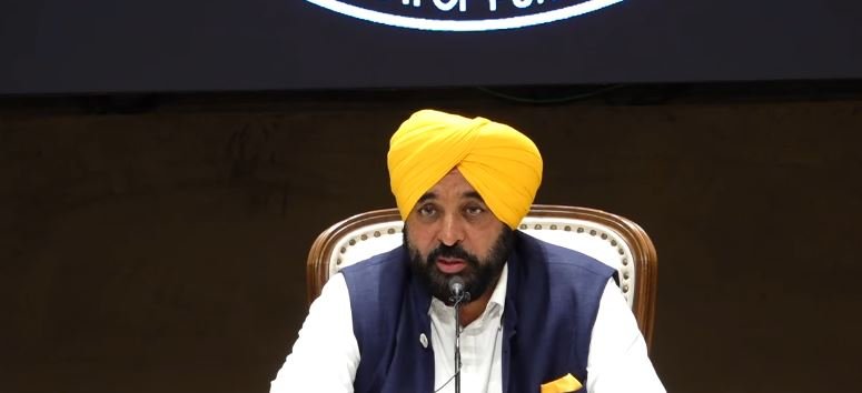 Kargil Vijay Diwas 2026: ਭਗਵੰਤ ਮਾਨ ਨੇ ਕਾਰਗਿਲ ਦੇ ਸ਼ਹੀਦਾਂ ਨੂੰ ਭੇਟ ਕੀਤੀ ਸ਼ਰਧਾਂਜਲੀ – ਕਿਹਾ, “ਸਾਡੇ ਸੈਨਿਕ ਹਰ ਮੌਸਮ ਵਿੱਚ ਦੇਸ਼ ਦੀ ਰੱਖਿਆ ਕਰਨ ਲਈ ਤਿਆਰ”