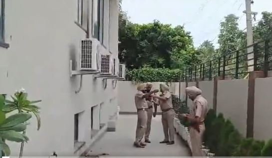 Punjab News: ਸੰਗਰੂਰ ‘ਚ ਪੈਟਰੋਲ ਬੰਬ ਬਰਾਮਦ; ਪੁਲਿਸ ਨੇ ਸ਼ੁਰੂ ਕੀਤੀ ਜਾਂਚ