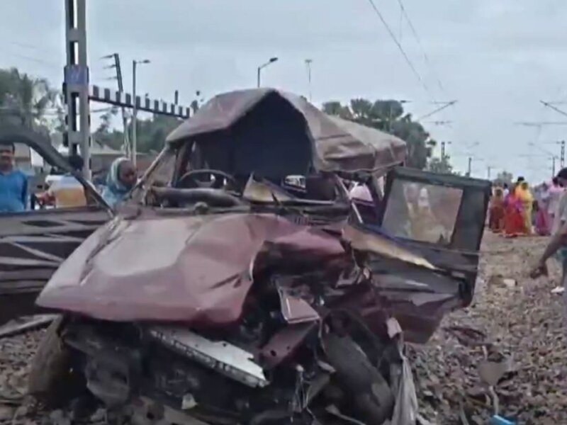 Murshidabad Train Accident: ਸਕੂਲ ਵੈਨ ਨਾਲ ਟ੍ਰੇਨ ਦੀ ਟੱਕਰ; 3 ਵਿਦਿਆਰਥੀਆਂ ਸਮੇਤ 4 ਦੀ ਮੌਤ; ਕਈ ਬੱਚੇ ਗੰਭੀਰ ਜ਼ਖਮੀ