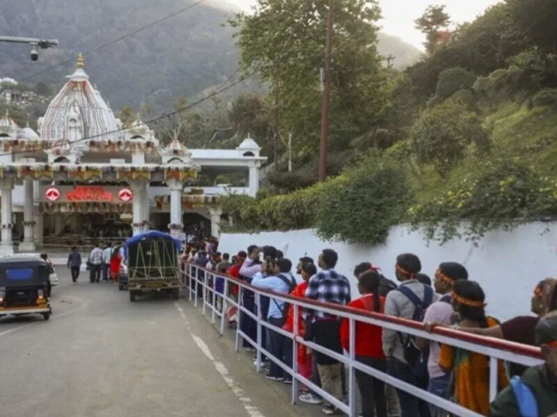 Vaishno Devi Yatra Suspended: ਖ਼ਰਾਬ ਮੌਸਮ ਕਾਰਨ ਮਾਤਾ ਵੈਸ਼ਨੋ ਦੇਵੀ ਯਾਤਰਾ ਅਸਥਾਈ ਤੌਰ ‘ਤੇ ਮੁਅੱਤਲ, ਸ਼ਰਧਾਲੂਆਂ ਦੀ ਸੁਰੱਖਿਆ ਨੂੰ ਧਿਆਨ ਵਿੱਚ ਰੱਖਦੇ ਹੋਏ ਲਿਆ ਗਿਆ ਫੈਸਲਾ