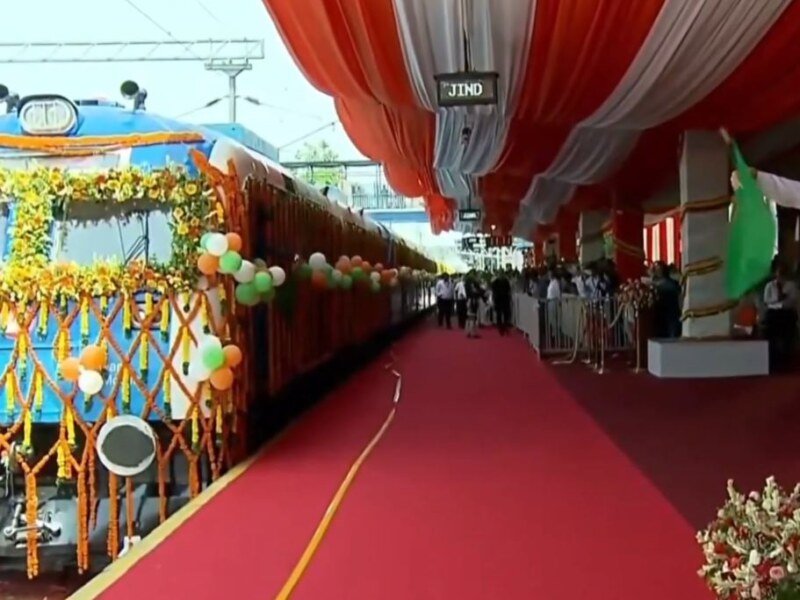 ਪ੍ਰਧਾਨ ਮੰਤਰੀ ਮੋਦੀ ਨੇ ਜੀਂਦ-ਸੋਨੀਪਤ ਰੂਟ ‘ਤੇ ਦੇਸ਼ ਦੀ ਪਹਿਲੀ Hydrogen Train ਨੂੰ ਹਰੀ ਝੰਡੀ ਦਿਖਾਈ; ਭਾਰਤ ਨੇ ਰਚਿਆ ਇਤਿਹਾਸ
